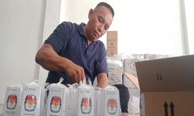 Setelah Bilik Suara, KPU Jombang Terima 7.750 Botol Tinta Pemilu 