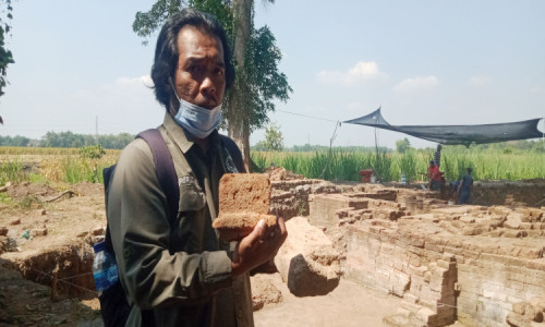Ekskavasi Situs Mbah Blawu Jombang, Arkeolog Temukan Kerusakan Situs dan Bata Hiasan Antefik