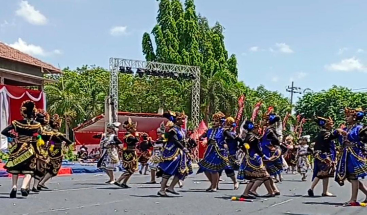 Situbondo Ethnic Carnival Dimeriahkan 2000 Penari Dari Lokal Maupun Luar Daerah.