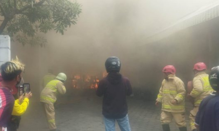 Hotel GM253 Jember Hangus Terbakar, Api Diduga Berasal dari Tabung Gas di Dapur