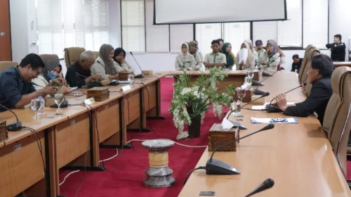 Tunggakan Gaji CS Pemkot Bontang, Puluhan Pekerja Menjerit ke Komisi I DPRD Bontang