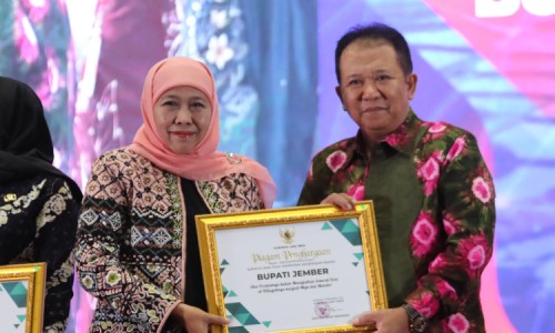 Banyak Mencetak Desa Mandiri, Bupati Jember Diganjar Penghargaan dari Gubernur