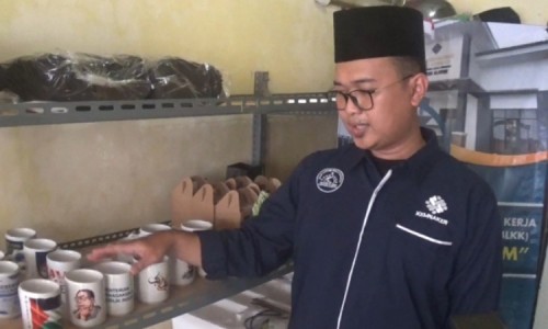 BLKK Al Adhim Jombang Kebanjiran Pesanan Pernak-pernik Suvenir Pemilu 2024