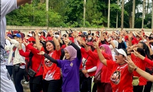 Senam Bareng Warga Tangsel, Siti Atiqoh Ganjar Tekankan Pentingnya Gaya Hidup Sehat