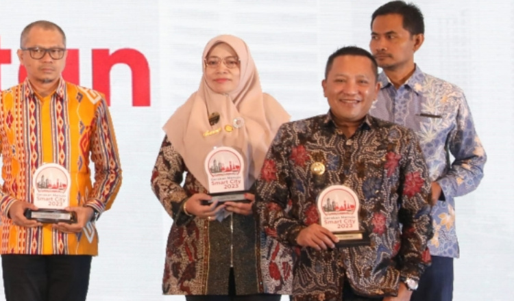 Kabupaten Sampang Terima Penghargaan Dari Kominfo RI