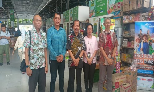 BPJS Ketenagakerjaan Kampanye Kerja Keras Bebas Cemas di Pasar Nambangan
