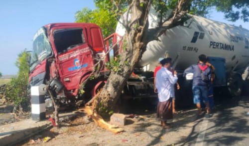 Truk LPG di Sampang Mengalami Kecelakaan, Hantam Pohon di Pinggir Jalan 