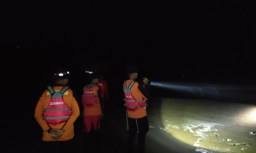Satu Keluarga dari Bekasi Terseret Ombak di Pantai Jetis Cilacap, 2 Tewas, 1 Hilang
