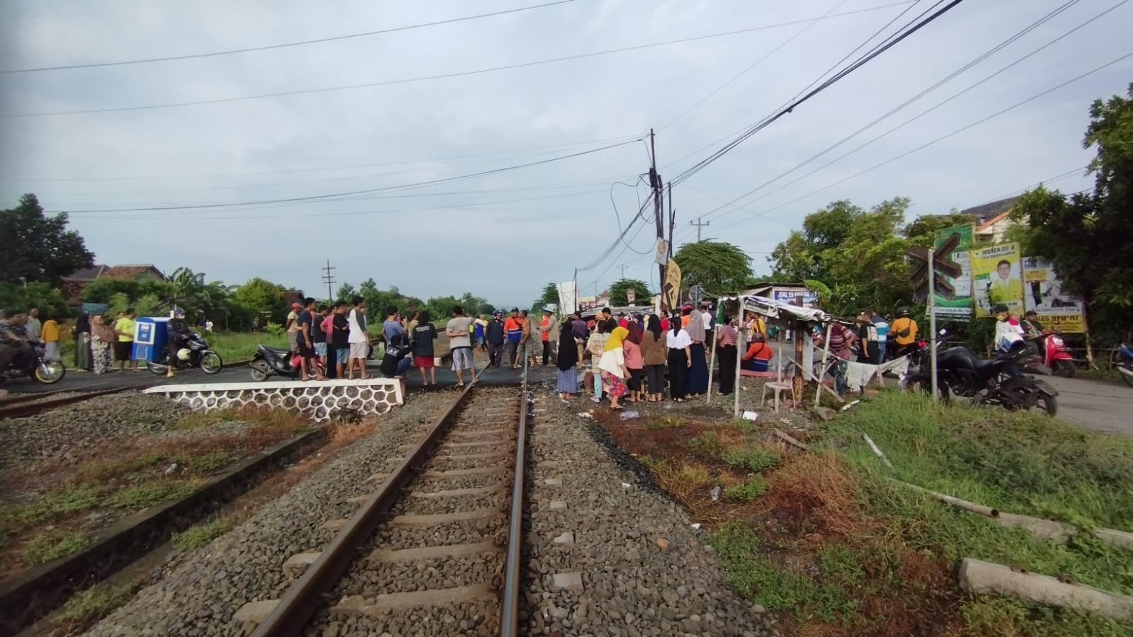 Kecelakaan Kereta Api Kamandaka Tertemper Mobil Pick Up di Kendal