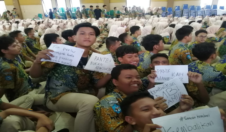 Ratusan Siswa SMAN 1 Situbondo Desak Kepala Sekolah Diganti