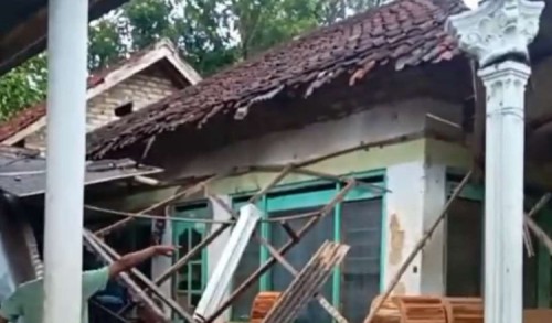 Rumah Warga di Sumenep Ambruk, Akibat Hujan Deras Disertai Angin Kencang