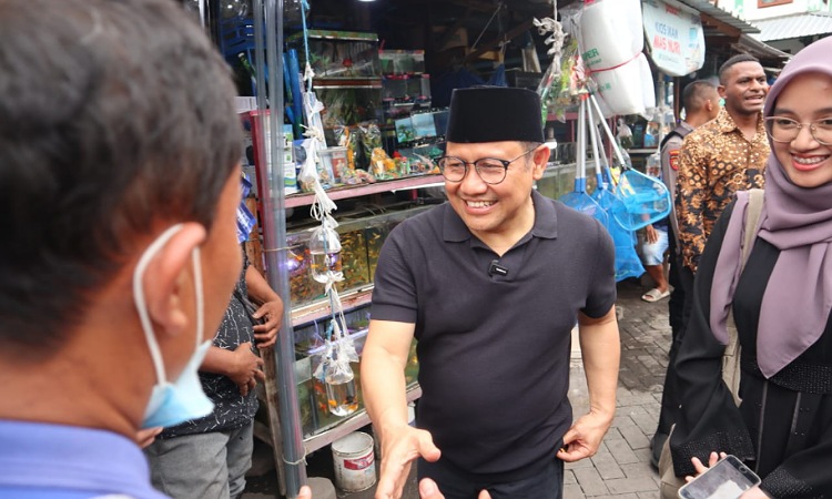 Cawapres Cak Imin Blusukan Sapa Warga di Pasar Citra Niaga Jombang, Hingga Borong Dagangan PKL 