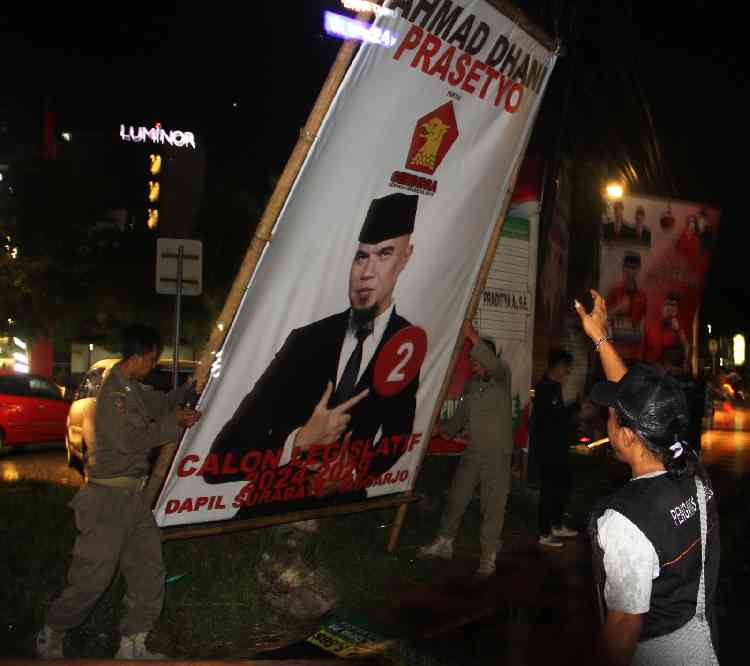 Pembersihan Massal APK Caleg dan Capres di Sidoarjo Menyusul Identifikasi Pelanggaran Bawaslu