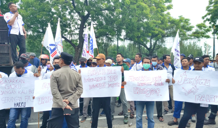 Tunggakan Gaji Hingga Jaminan Sosial Tak Dibayar, Ratusan Buruh Tuban Demo PT DIO