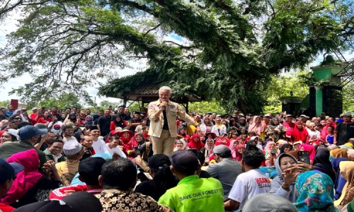 Perempuan dan Petani di Ngawi Curhat Soal Pupuk Langka dan Bansos Tak Merata, Ini Kata Ganjar Pranowo