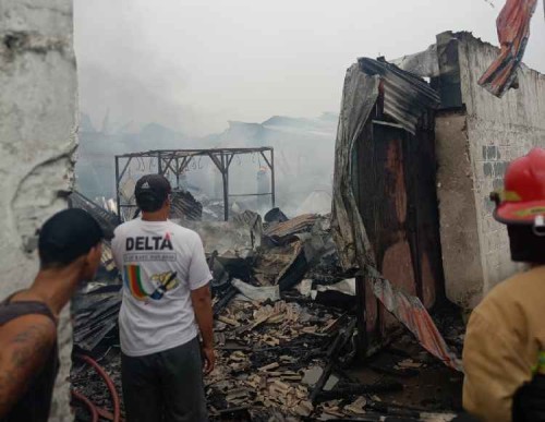 Kebakaran Hebat di Gudang Cat Sidoarjo, Seorang Pekerja Jadi Korban