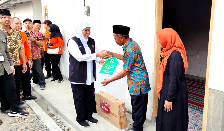 Tertimpa Musibah, Gubernur Jatim Resmikan Hunian Sementara Korban Tanah Gerak di Blitar