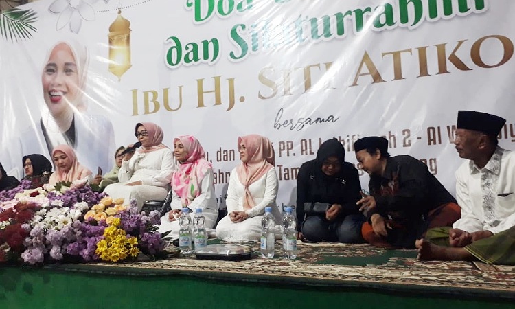 Siti Atikoh Silaturahmi dengan Perempuan Nahdliyin di Jombang, Doakan Kemenangan Ganjar - Mahfud