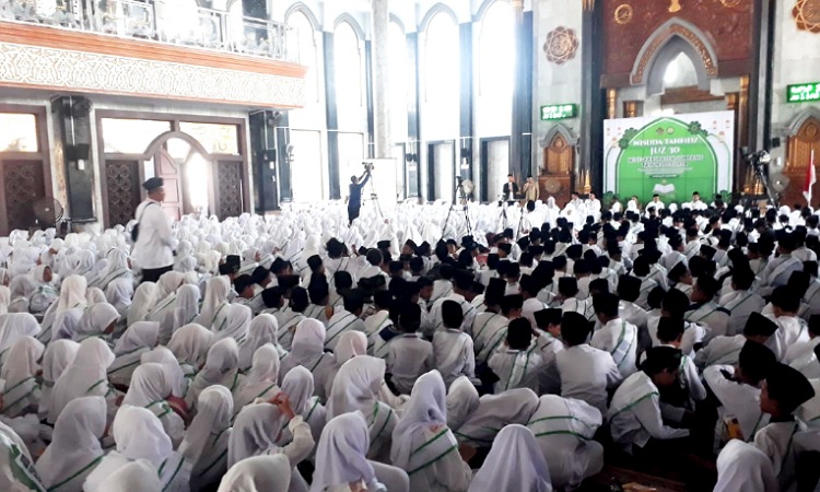 Ribuan Siswa Madrasah Ibtidaiyah di Jombang Jalani Wisuda Tahfidz Juz 30