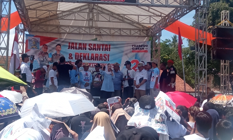 Jalan Sehat Bersama Ribuan Warga, BRP Cilacap Kampanyekan Prabowo - Gibran 