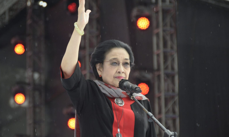 Kampanye di Banyuwangi, Megawati Ajak Puluhan Ribu Pendukung Coblos Ganjar-Mahfud