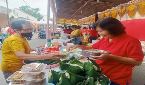 Puluhan Pelaku UMKM Ramaikan Bazar Imlek di Kota Madiun
