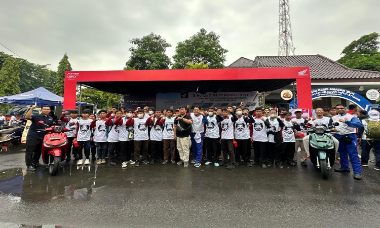 Ratusan Bikers Honda Hadiri Gebyar Keselamatan Berkendara 2024 di Surabaya