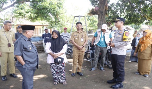 Kapolres  bersama Bupati Situbondo Patroli Tinjau Kesiapan Logistik dan Pengamanan TPS