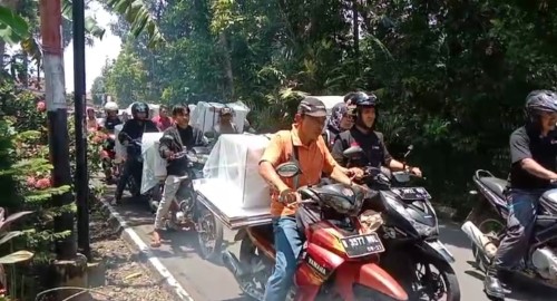 Lalui Medan Menantang, Distribusi Logistik Pemilu di Susukan Banjarnegara Dikawal Lebih 100 Orang