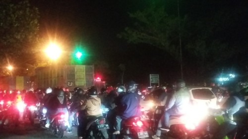 Jelang Hari Pencoblosan, Jalan Soekarno Hatta Kota Bandung arah Cibiru Padat Merayap