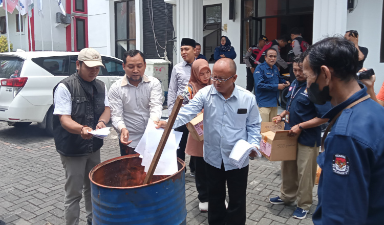 KPU Kabupaten Tuban Musnahkan 4.728 Surat Suara Pemilu 2024
