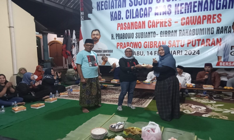 Relawan Bolone Mase di Cilacap Gelar Syukuran Prabowo - Gibran Menang Hasil Hitung Cepat