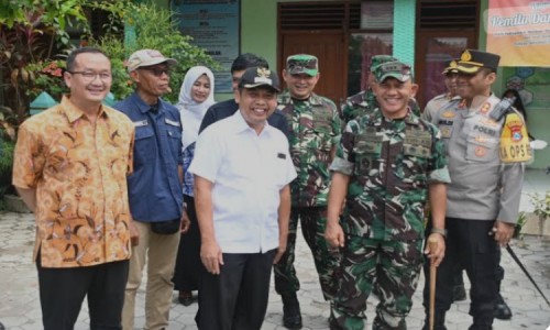 Pastikan Pemilu di Madiun Berjalan Lancar, Pj Bupati Monitoring Sejumlah TPS