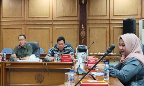 Komisi D DPRD Sidoarjo Bersama Pihak Sekolah Bahas ODL dan Pembelian LKS