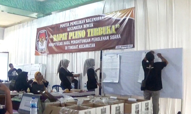 Tersisa Empat Kecamatan, KPU Jombang Kebut Rekapitulasi Penghitungan Suara