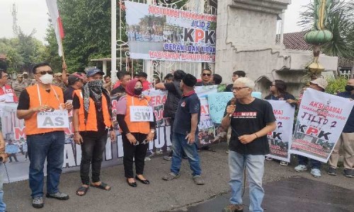 Demo, Tuntut KPK Tegakkan Supremasi Hukum dan Usut Tuntas Korupsi Pajak di Sidoarjo 