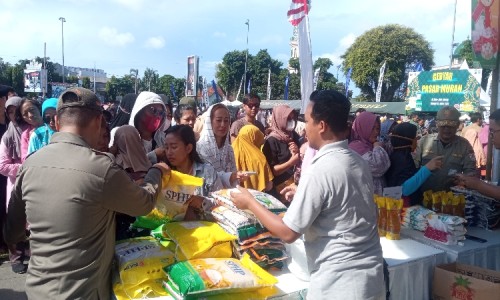 Jelang Ramadan, Bazar Pangan Murah di Cilacap Diserbu Ribuan Warga