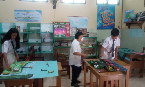 Menarik! Siswa SMP Pius Cilacap Buat Maket Miniatur Kawasan Teluk Penyu saat Ujian 
