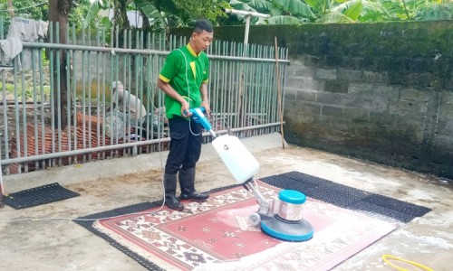 Jelang Ramadan, Omzet Jasa Cuci Karpet di Jombang Naik Dua Kali Lipat
