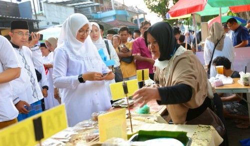 Geliatkan Ekonomi Arus Bawah, Pasar Takjil Ramadan Ngerandu Buko Banyuwangi Libatkan Ribuan UMKM