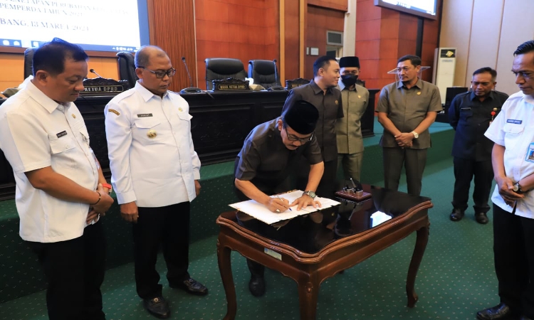 Rapat Paripurna DPRD Jombang, Bahas Pandangan Umum Bupati Terkait 4 Raperda Inisiatif