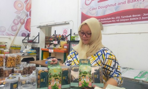 Berkah Ramadan Tahun Ini, Pesanan Kue Kering di Jombang Naik Hampir 100 Persen