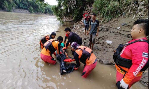 Tiga Hari Hilang, Jasad Pemuda Ngawi yang Hanyut di Sungai Bengawan Madiun Ditemukan
