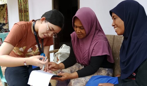 Ratusan Siswa dari Jakarta Turun Gunung Mengajar Warga Buta Aksara di Kampoeng Papring Banyuwangi
