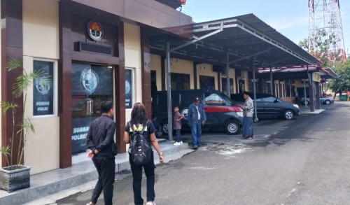 Polres Sampang Bekuk Pelaku Judi Online di Warung Kopi