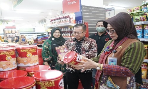 Jelang Idul Fitri Pemkab Sidoarjo Periksa Mamin di Sejumlah Swalayan, Fenny : Produk UMKM Sedikit Dijual