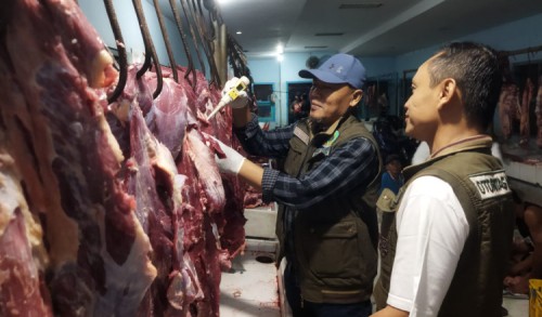 Antisipasi Gelonggongan, Dinas Pertanian dan Pangan Sidak Pasar Daging di Banyuwangi