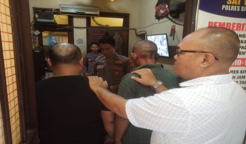 Polisi Ciduk Dua Warga Situbondo yang Lagi Main Judi di Tengah Sawah