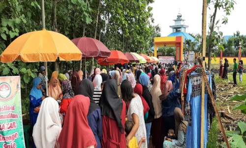 Masyarakat Ngawi Padati Festival Ramadan yang Digelar SMAN 1 Ngrambe, Ada Sembako Murah hingga Takjil Gratis