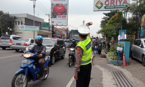 Jelang Lebaran Pemudik di Jalur Cibiru-Cileunyi Mulai Terlihat, Polisi Turun Jalan